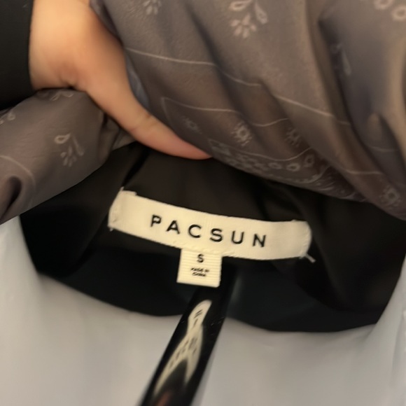 Super cool puffer jacket from Pacsun! - Picture 3 of 5